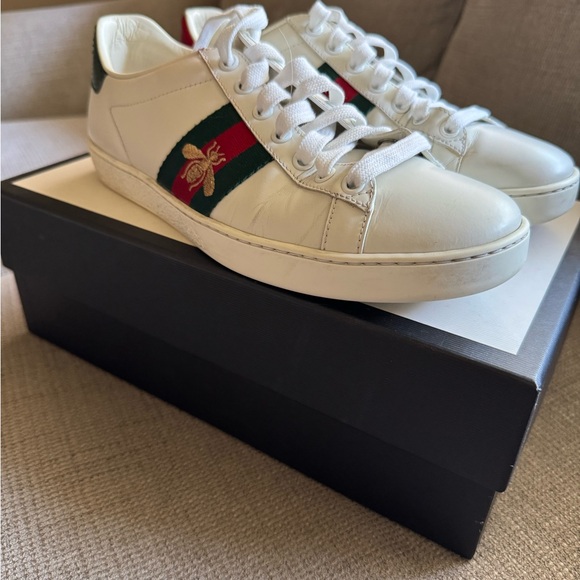 Gucci White Sneakers with Red and Green Stripe - Picture 1 of 6